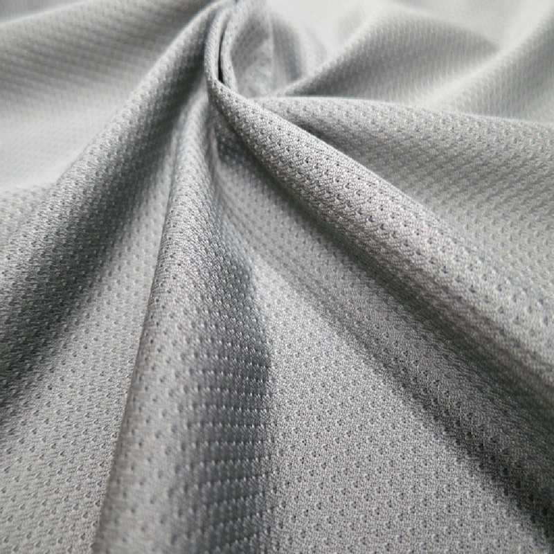 What are the characteristics of the mesh fabric that sports clothing is indispensable?